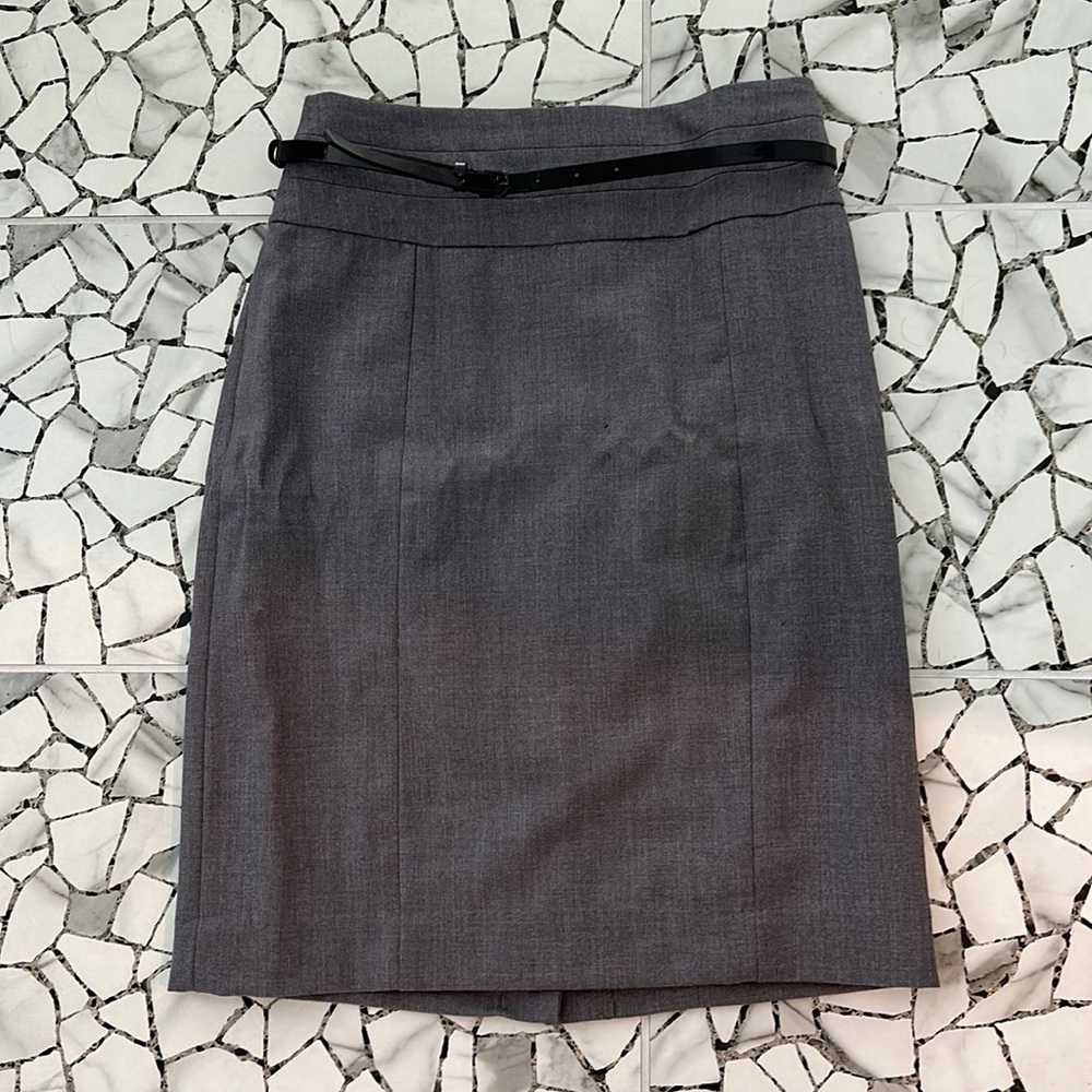 Pencil skirt. Grey.